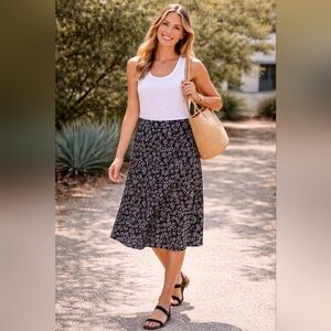 Ripskirt Hawaii Black Floral “Farmhouse Twigs”  Skirt Size Large NWOT
